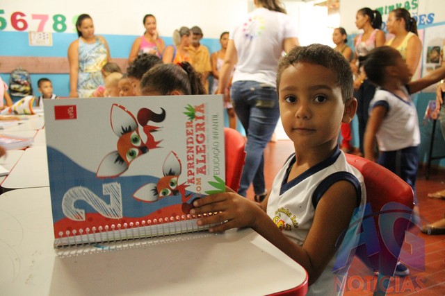 108 prefeitura de Antonio Gonçalves entrega livros nas escolas