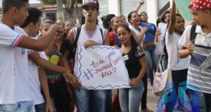 Alunos de Colégio Estadual protestam em Antonio Gonçalves