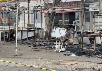 Incêndio destrói barracas em frente ao mercado municipal em Antônio Gonçalves