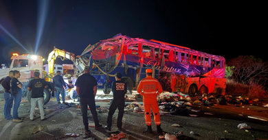 Acidente entre ônibus de Senhor do Bonfim e carreta mata seis e deixa 43 feridos em Minas Gerais