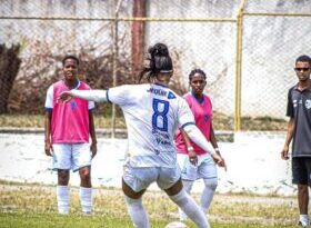 Destaque no futebol baiano: Atleta de Antônio Gonçalves, Pê defende a ADJ no Campeonato Baiano Feminino