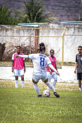 Destaque no futebol baiano: Atleta de Antônio Gonçalves, Pê defende a ADJ no Campeonato Baiano Feminino