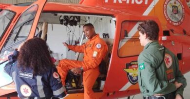 Bombeiros combatem incêndio no Parque Nacional da Chapada Diamantina