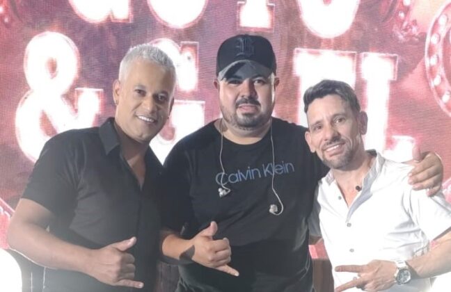 Der Antônio Gonçalves, o percussionista João Neto participa de gravação de DVD da dupla Guto e Gael