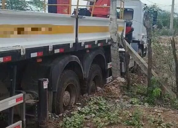Furto é frustrado após caminhão atolar e suspeito abandonar veículo no distrito de Pilar, em Jaguarari