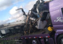 Ônibus e caminhão envolvidos em acidente com mais de 20 mortos na BA ficaram totalmente destruídos; veja fotos